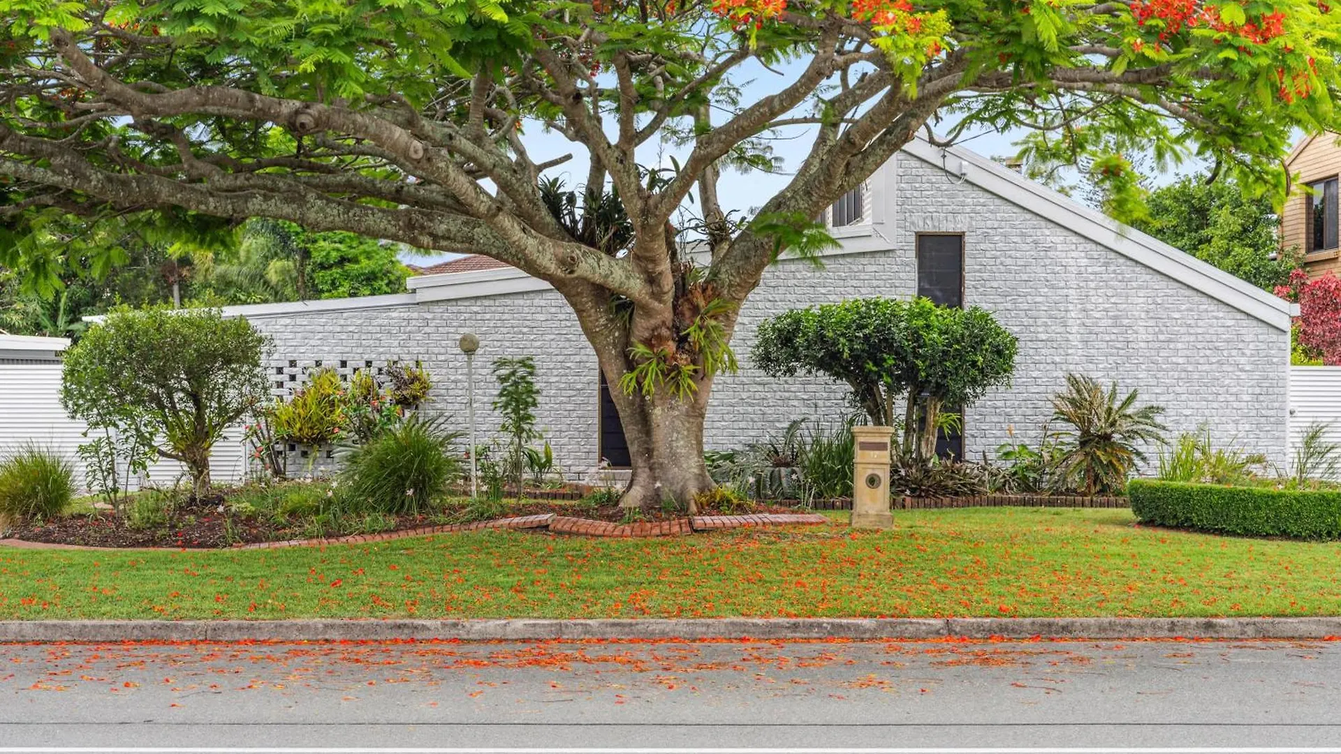 Pumicestone Beach House - 200M To The Passage Pelican Waters