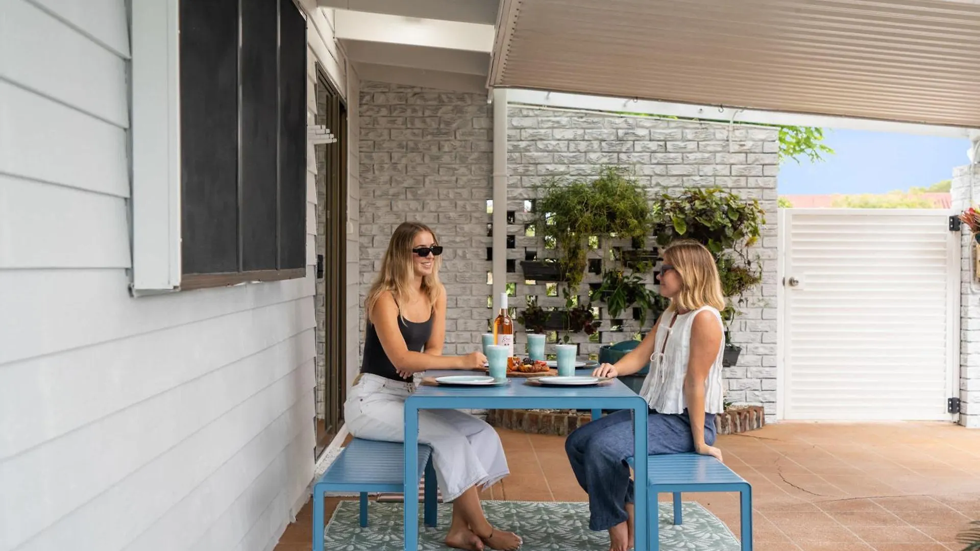 Pumicestone Beach House - 200M To The Passage Pelican Waters 0*,