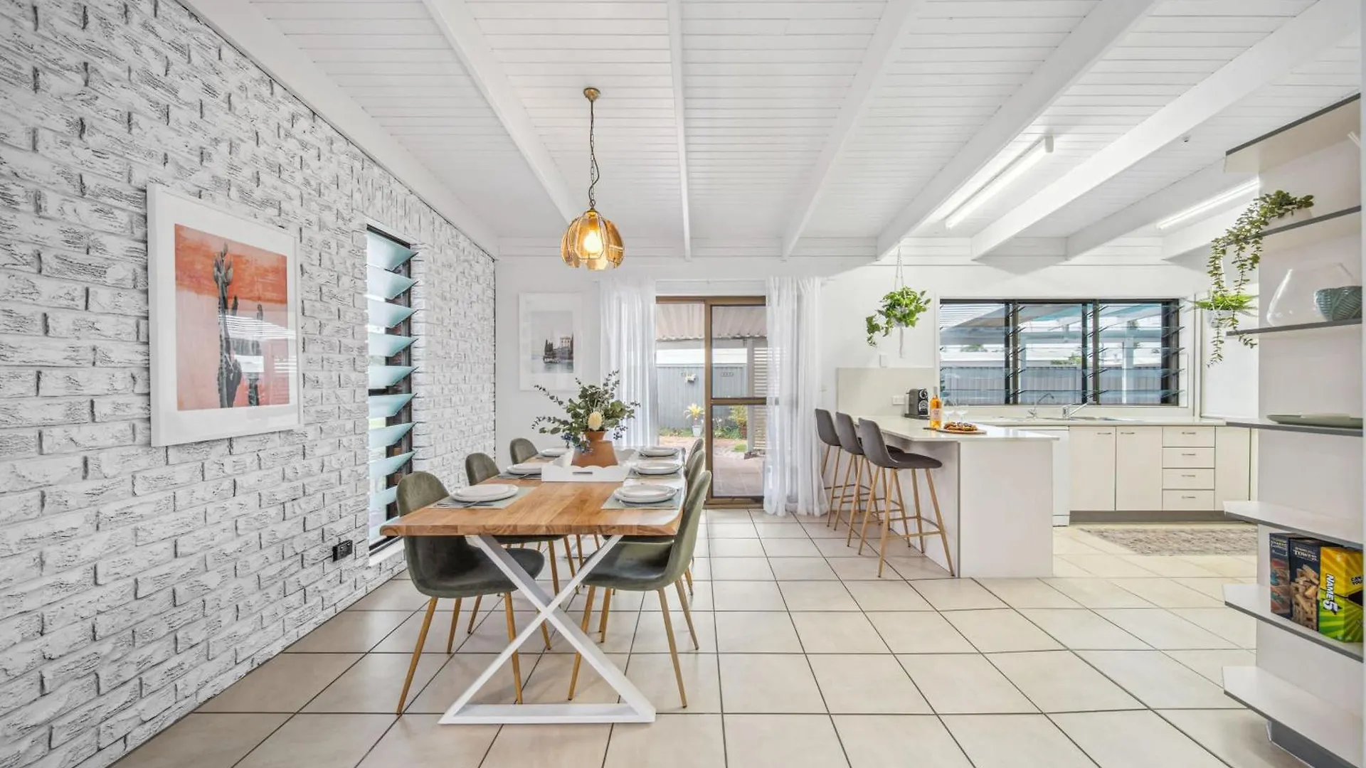 Pumicestone Beach House - 200M To The Passage Pelican Waters Holiday home