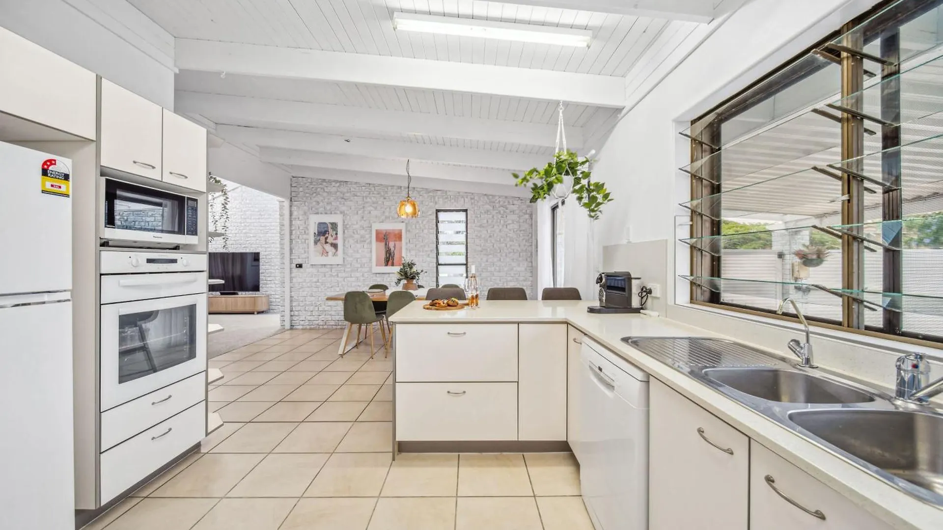 Pumicestone Beach House - 200M To The Passage Pelican Waters