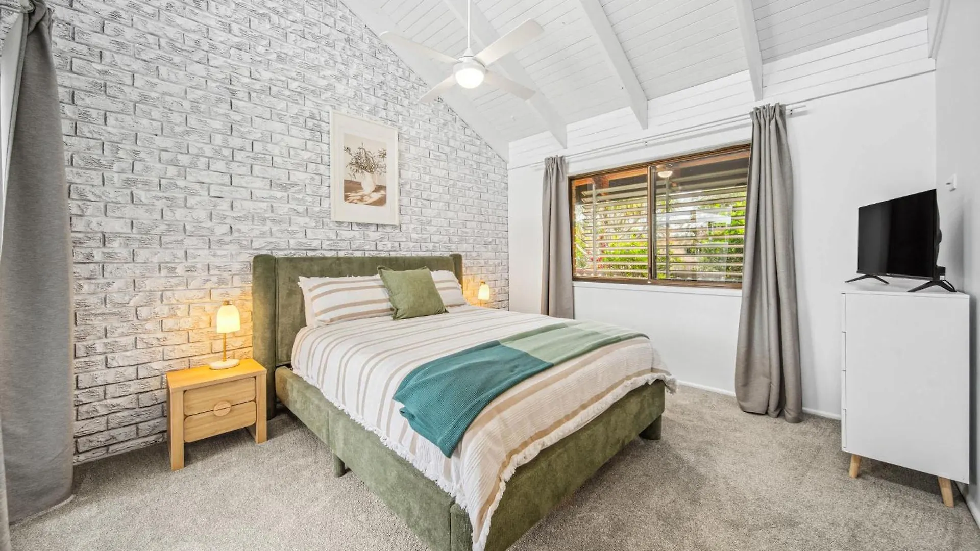Pumicestone Beach House - 200M To The Passage Pelican Waters Australia