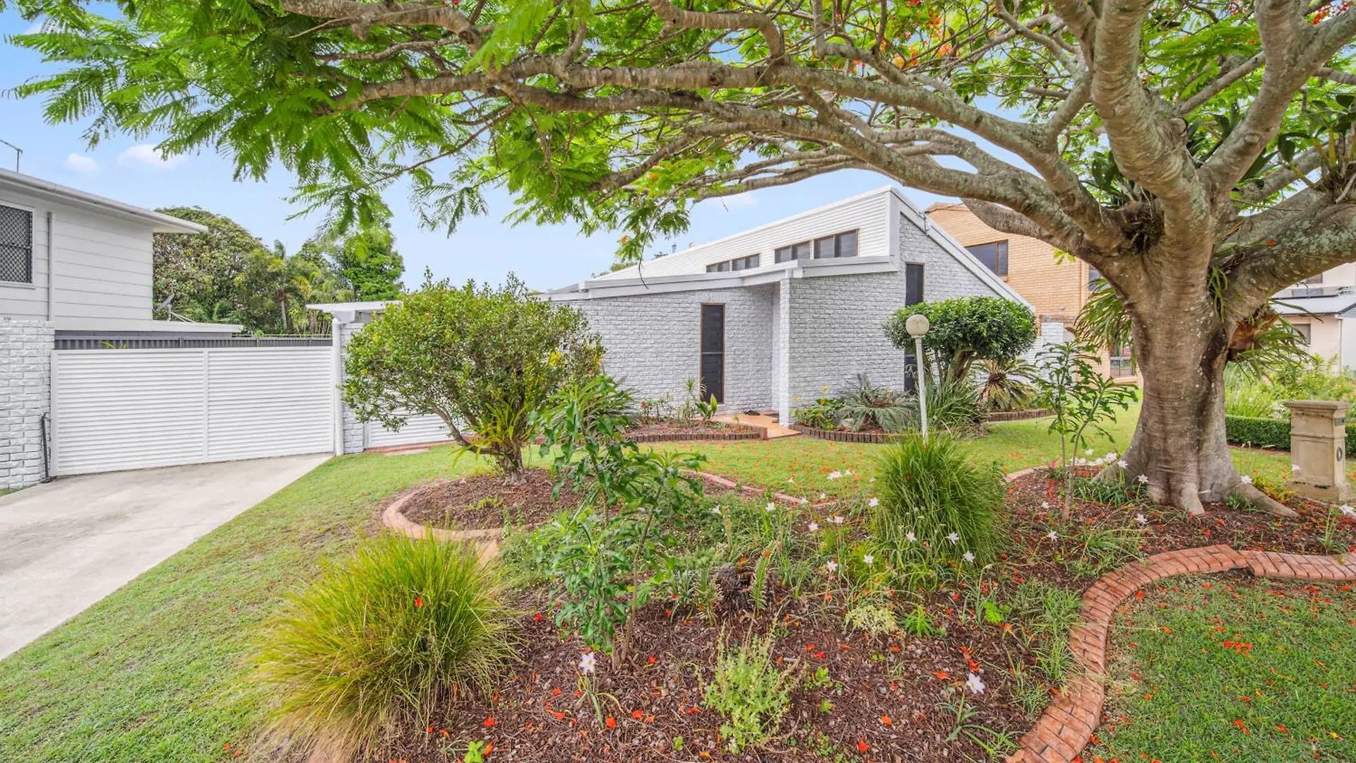 Pumicestone Beach House - 200M To The Passage Pelican Waters Holiday home