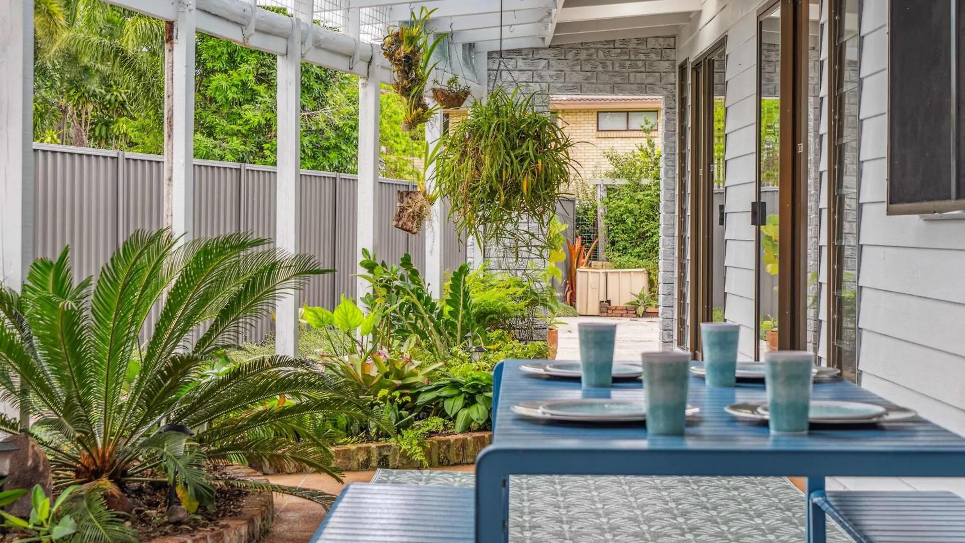 Holiday home Pumicestone Beach House - 200M To The Passage Pelican Waters Australia