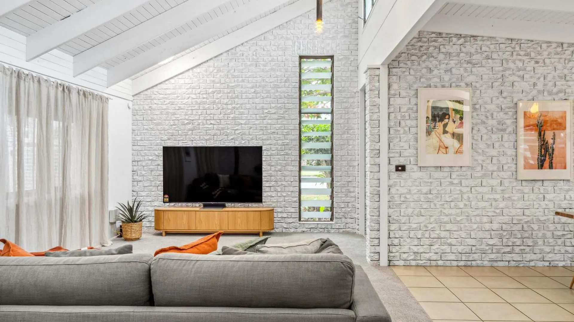 Holiday home Pumicestone Beach House - 200M To The Passage Pelican Waters