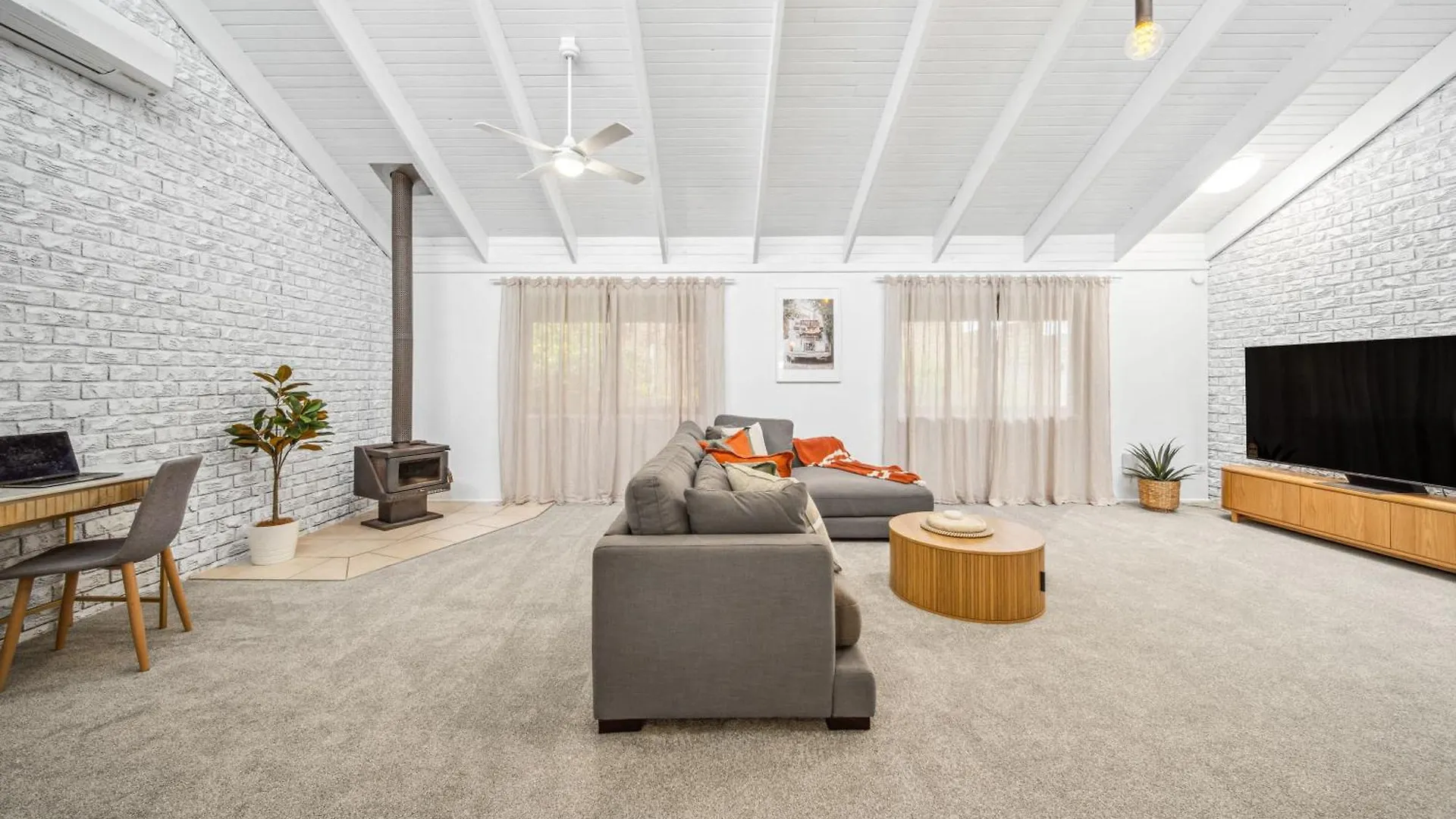Pumicestone Beach House - 200M To The Passage Pelican Waters 0*,