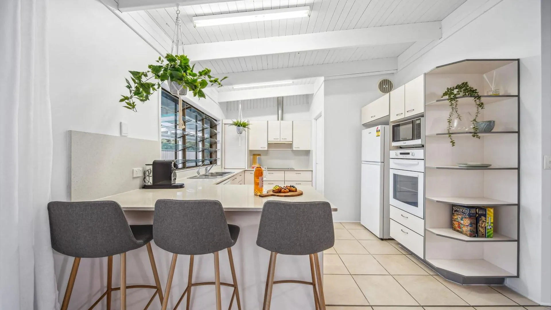 Pumicestone Beach House - 200M To The Passage Pelican Waters Holiday home