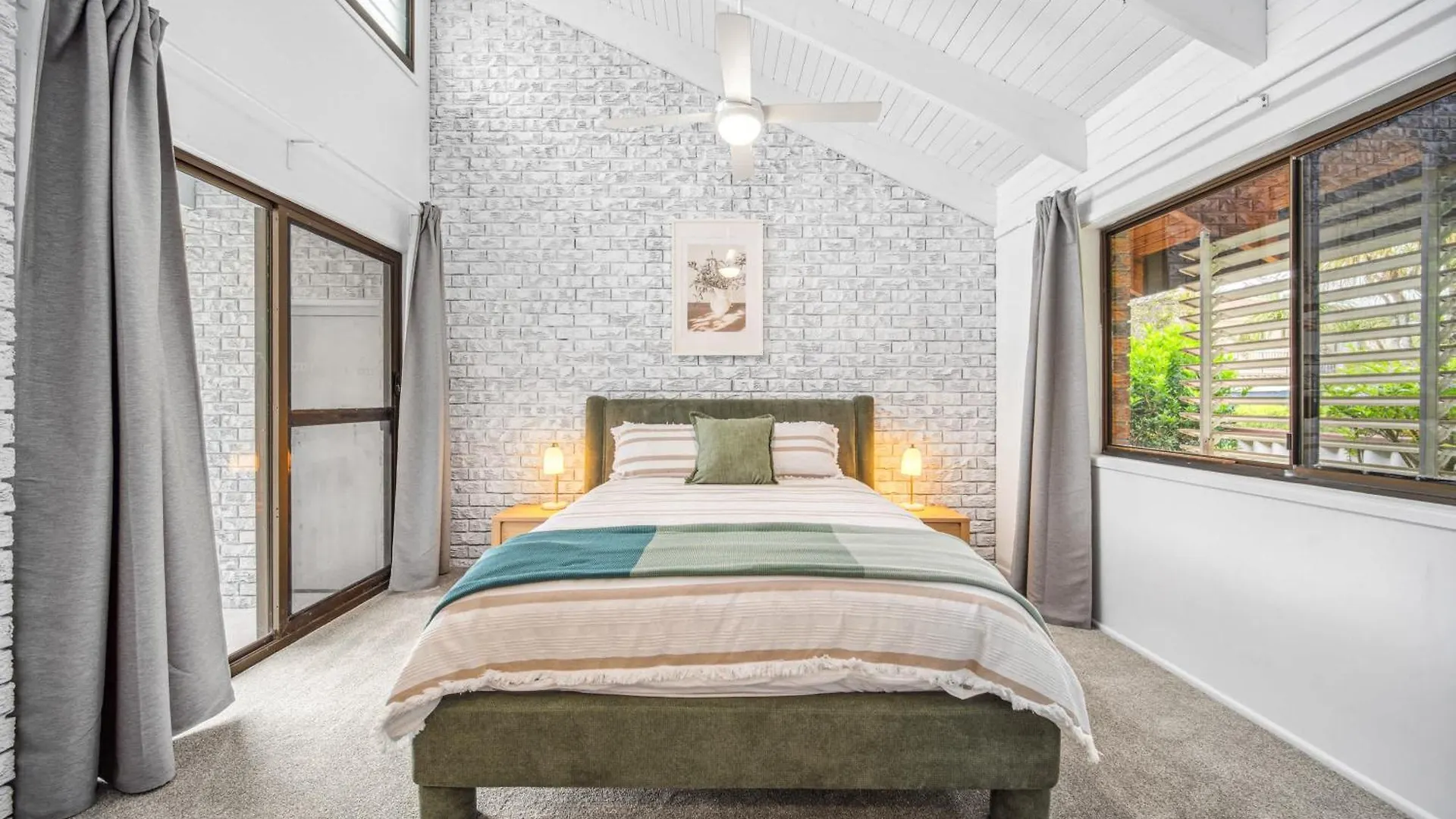 Pumicestone Beach House - 200M To The Passage Pelican Waters Holiday home